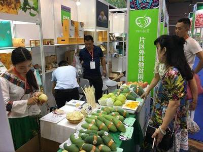 四川貧困地區(qū)農(nóng)特產(chǎn)品展銷活動(dòng)開(kāi)幕，'四川扶貧'集體商標(biāo)產(chǎn)品首次大規(guī)模亮相
