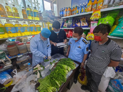 青河縣市監(jiān)局開(kāi)展批發(fā)店面食用農(nóng)產(chǎn)品快速檢測(cè)工作